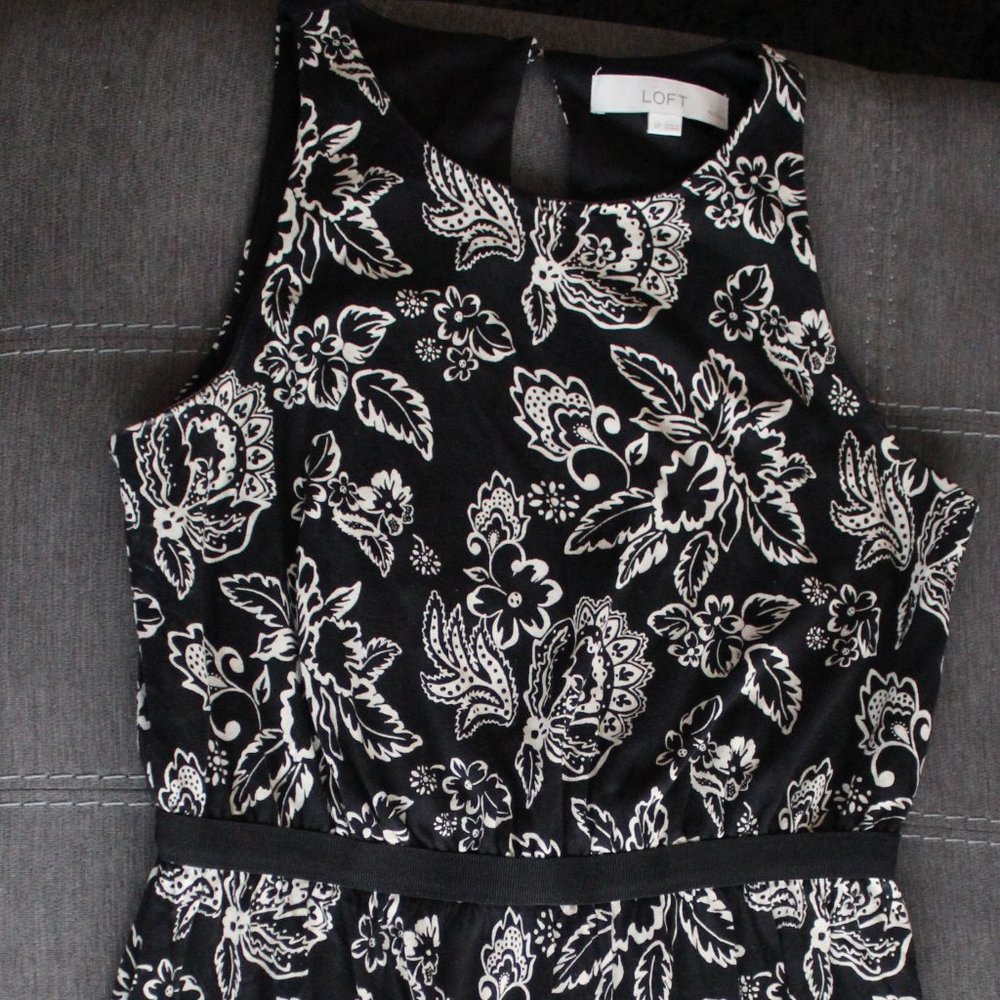 LOFT Black and Cream Floral Scoop Neck Sleeveless Dress - Small Petite